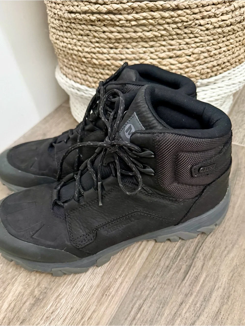Merrell Black Men's Moab 2 COLDPACK Mid Waterproof Hiking Boots